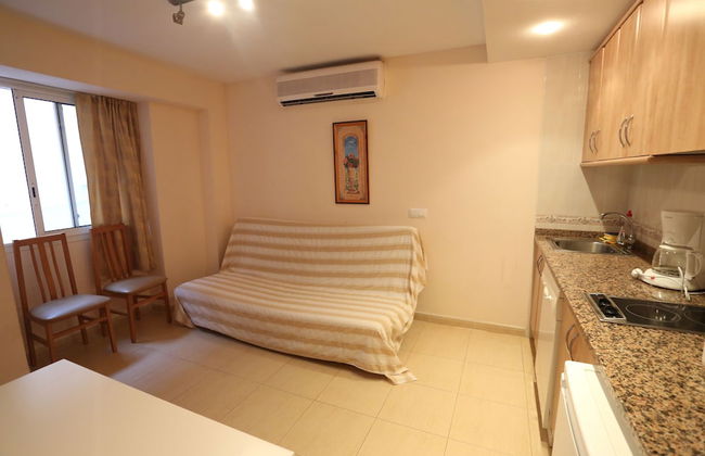 Royal Inn Aparthotel - Photo 11