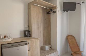 Aggelos Apartments & Deluxe Studios - Photo 8