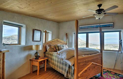 Solar-Powered Rocky Mountain Retreat for an Off-Grid Vacation in Colorado - Photo 4