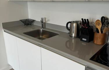 Bright, Modern Apartment with Great Views - Foto 10