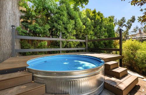 Gorgeous Eccentric Family Home with Cowboy Pool - Foto 2