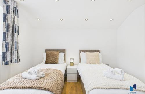 Modern 4BR House, Spacious, Garden, Free Parking - Foto 22