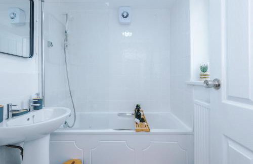 The Acacia Lodge - Beautiful & Modern 3-BR with FREE Parking - Perfect For Business or Work Stays by Parydise Properties - Foto 36