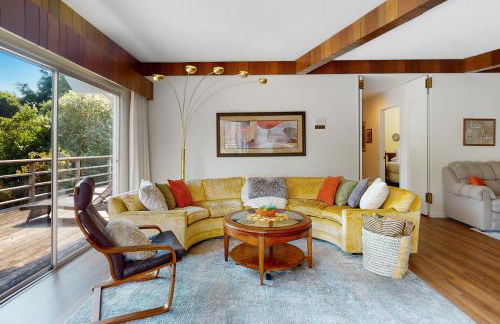 Viewcrest Retro Country Home - Photo 8