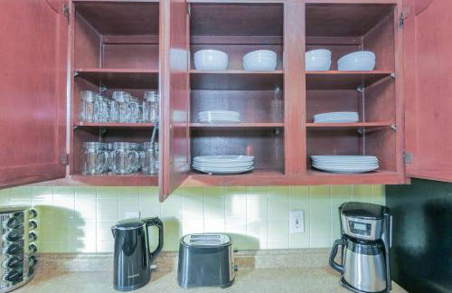 AC 6BR 2BA Quiet Retreat Central Location - Foto 30