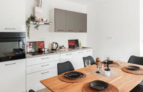 Amazing Home In Labin With Kitchen - Photo 10