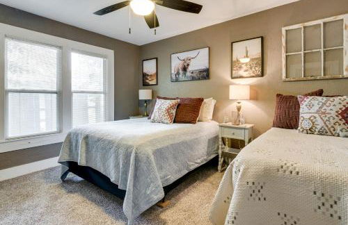 Hot Tub and Outdoor Kitchen Stylish Home in Bryan - Foto 19