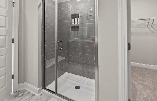 Luxe King Bed, Balcony, Garage in Downtown Raleigh - Foto 61