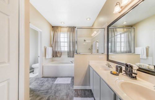 CozyCove near Disney Universal Pool Home Sleeps 10 - Foto 19