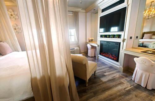 Hemingway Suites at Palm Beach Hotel Island - Photo 32