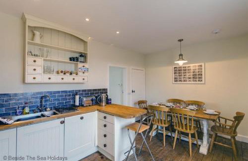 Coastguards Lantern - Photo 12