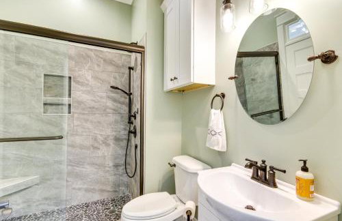 Greenwood Getaway with Furnished Patio and Lake View - Foto 15