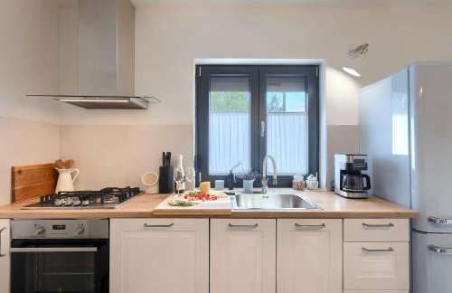 Romantisches Ferienhaus mit Jacuzzi, BBQ, WiFi - Foto 13