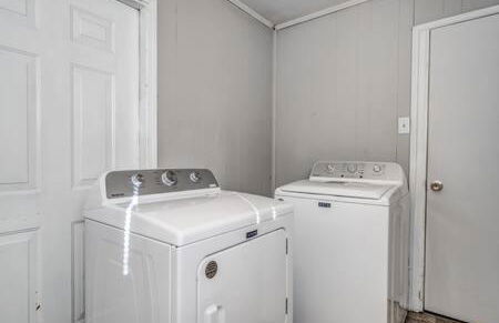 Mins from Parks Hiking & Dining- Brick Bungalow - Foto 26