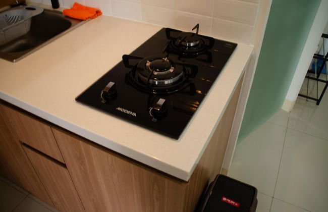 Warm And Cozy 2Br At Green Pramuka City Apartment - Foto 9