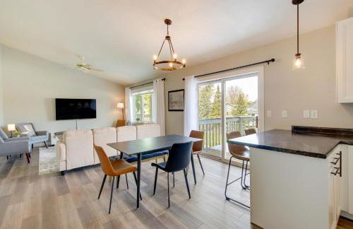 Bright Little Chute Condo with Deck and Yard! - Foto 12