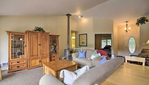 Anderson Island Retreat with Lakefront Deck and Canoe! - Foto 3