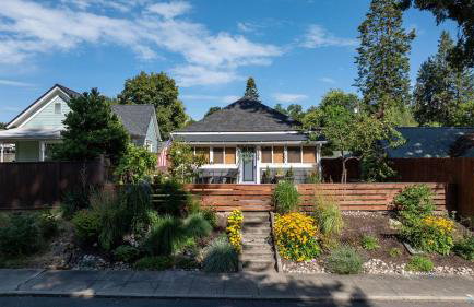 Pengs Place - Foto 1