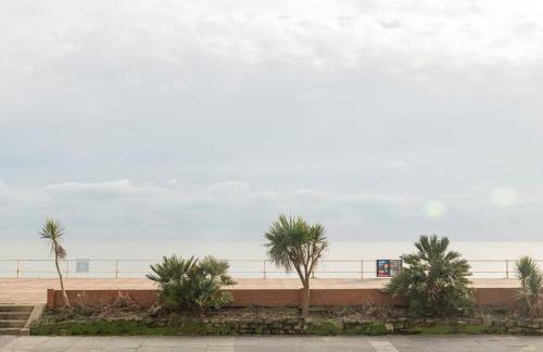 3 Bedroom, 3 bathroom large flat with sea views! - Foto 21