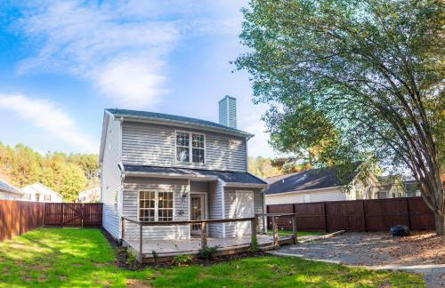 Entire home in RTP near Duke with fenced backyard - Foto 20