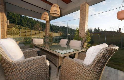 Villa ELi - Luxury Nature Getaway - Strategically located for Beach Exploration - Onsite Power for Electric Vehicle - Foto 2