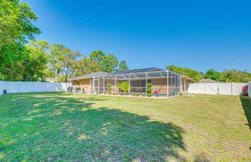 Relax Poolside Spring Hill Family Home with Yard! - Foto 33