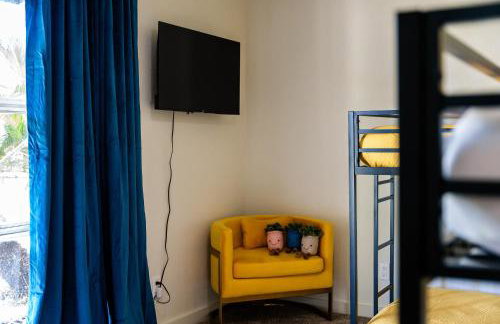 4 Bed sleeps 12 -Sea world-Six Flags-Down Town - Emerald Oasis - Foto 42