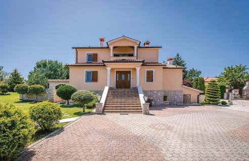 5 Bedroom Beautiful Home In Labin - Photo 18