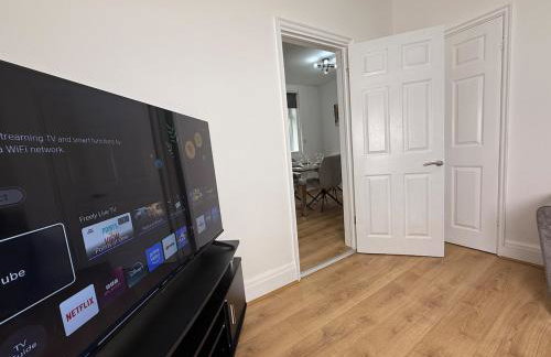 Spacious 3 Bed House Perfect for Contractors & Families with free Wi-fi and Parking - Foto 40