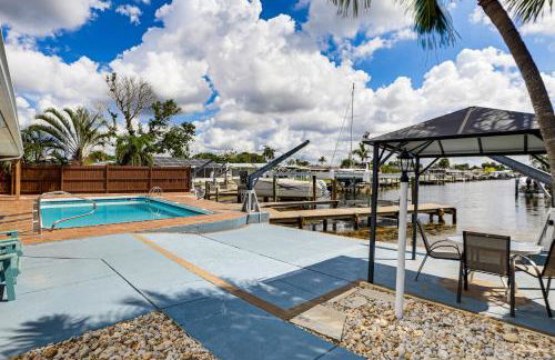 Furnished Sunroom with TV! Canal-Front Bradenton Gem - Foto 30