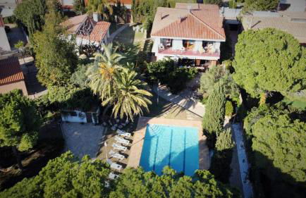 Villa Sitges El Ranch Amaizing Outdoor Areas Beaches at 5 minutes walk Sitges at 15 min drive AC Pool Jacuzzi & Garden XXL - Foto 13