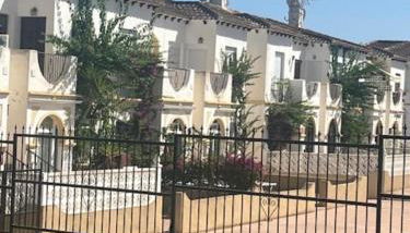 BEAUTIFUL RENOVATED 1 BEDROOM APARTMENT WITH ACCESS TO 4 POOLs - Foto 3