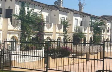 BEAUTIFUL RENOVATED 1 BEDROOM APARTMENT WITH ACCESS TO 4 POOLs - Foto 3