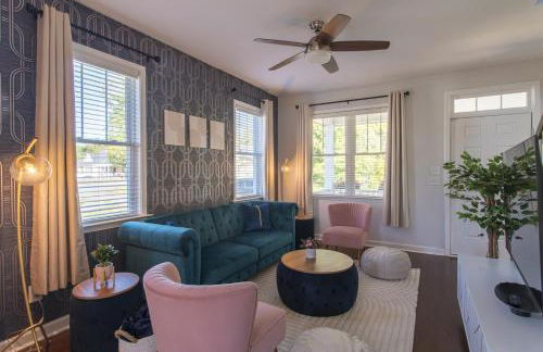 Fam-Biz Friendly 3BD with Fire pit & BBQ - Downtown - Foto 36