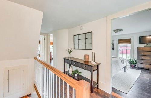 Historic Farmhouse Near Mountains and Colleges! - Foto 17