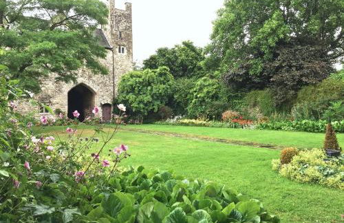 Welsh Gatehouse, Historic Castle which can cater for Electric Vehicle - Foto 16