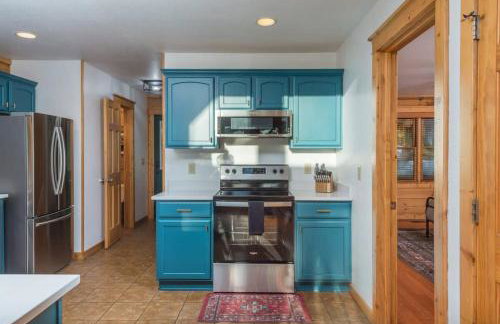 2 Cabins ~ Sleeps 22 ~ 100 Feet Apart ~ Ski in out - Foto 21