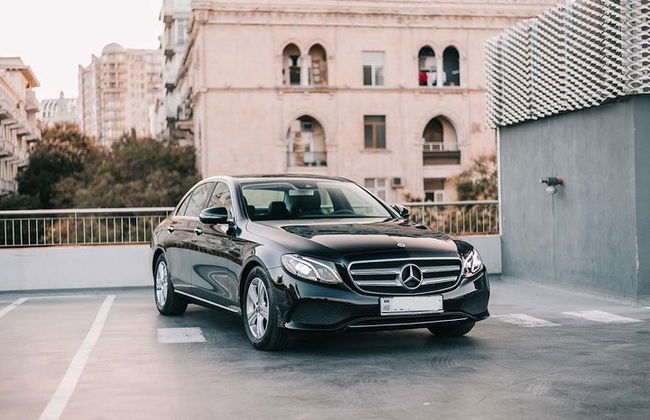 Arrival Private Transfer from Bilbao airport BIO to Bilbao City by Business Car - Photo 1