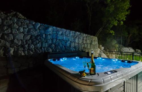 Villa Falcon Rook - Four-Bedroom Villa with Terrace and Swimming Pool - Photo 103