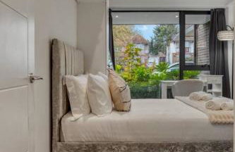 3-Bed, 2-Bath Wembley Apartment with Free Parking - Foto 24