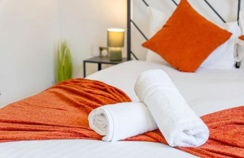 4BR House By Astra Residences Short Lets & Serviced Accommodation Stanley With Free Parking & Instant Booking - Foto 37