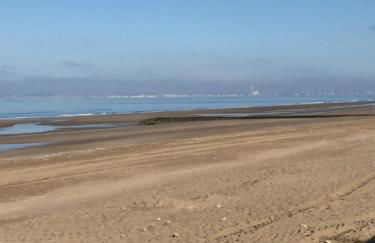 A pied, 300m de la plage et 500m du village - Photo 9