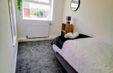 No 7 - Bright, Spacious 3 Bed Home with Parking & WiFi - Foto 28