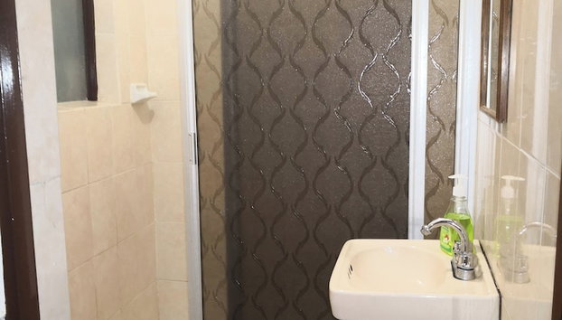 Room-awesome King Room In City Center - Foto 5, Baño