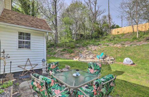 Stylish Woodfin Home with Backyard and Fire Pit - Foto 30