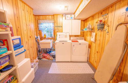 Martinsville Gem - Fireplace, Pets, Near the Park - Foto 44