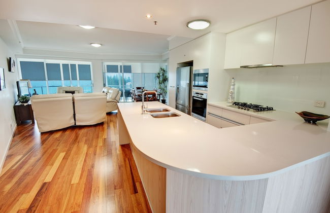 Reflection Tower Two - Photo 27