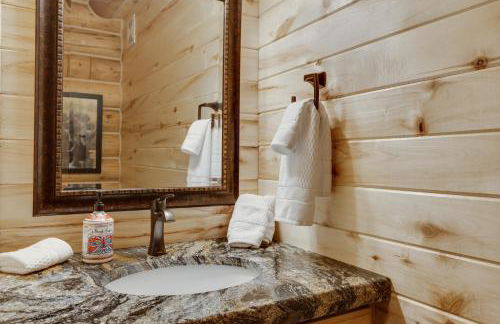 Lumberjack Lodge by KABINO Hot Tub Fire Pit Satellite WiFi Grill Large Porch - Foto 21