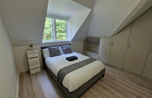 New! Modern Elegant 2-Bed Apartment, free parking - Photo 10