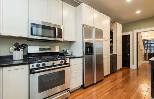 Historic Row Home 1 Block from Gate 1 at USNA - Foto 10